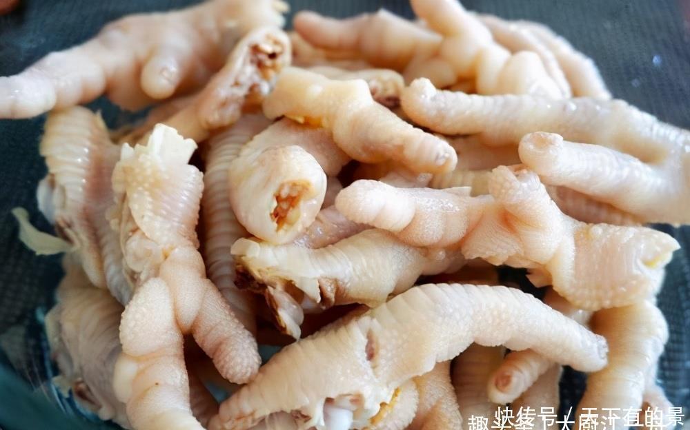 鸡爪去骨头原来这么简单,3分钟去除干净,吃鸡爪跟吃肉一样解馋