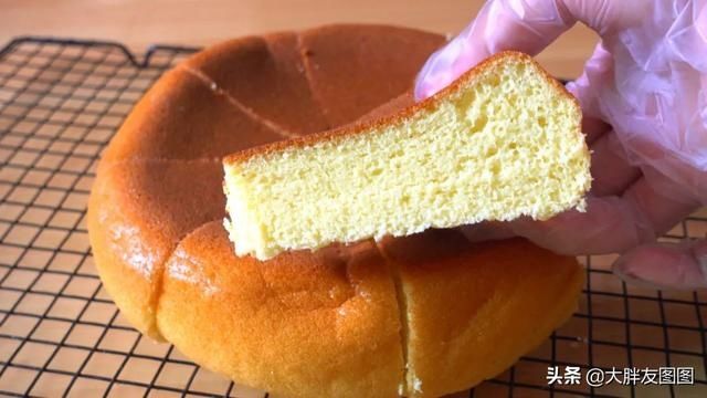 没秤,没打蛋器,没烤箱,如何做出蓬松的无油蛋糕?