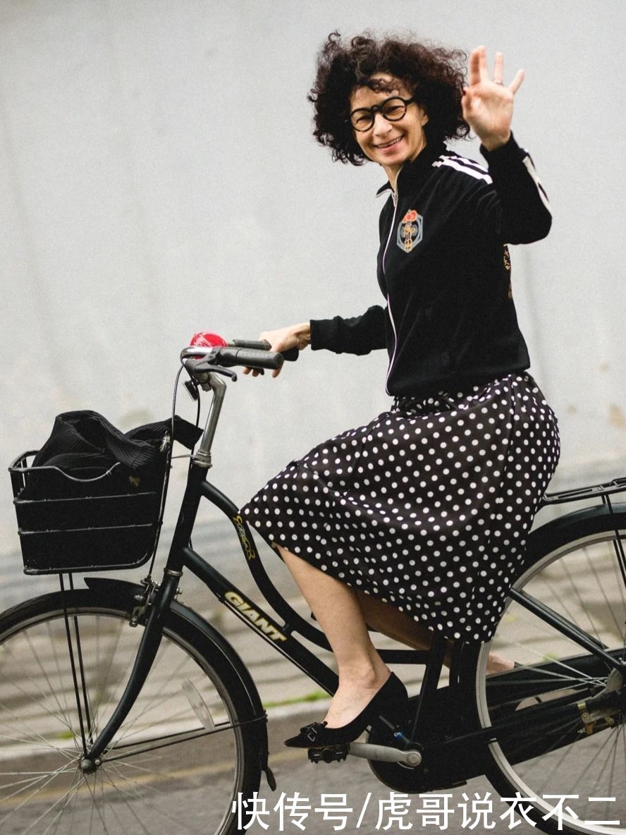 街拍|上海老年人的夏日出街装，比年轻人还会穿，这才是真正的简约时髦