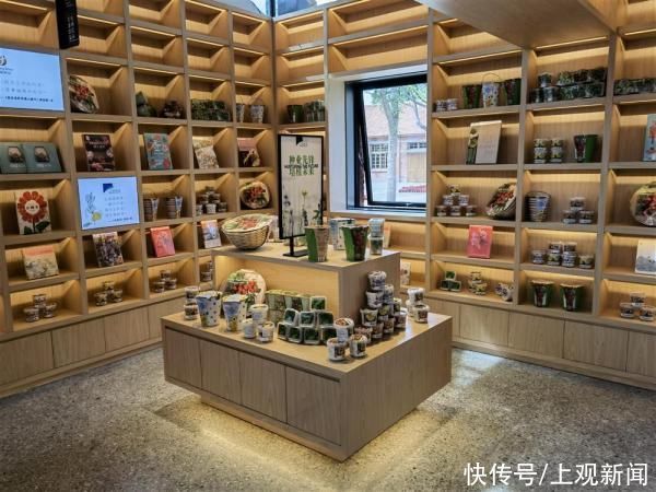 小镇|稻香里的书店出现在60多岁的老农场里，上海新建成的光明花博小镇大有来头