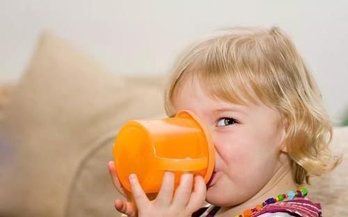 早饭|早饭让孩子吃这些,不仅伤脾胃还阻碍娃正常发育,中了的快改