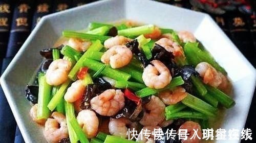 早上空腹吃|早上空腹吃苹果,或对身体会有3种好处,血糖高的人不妨了解下