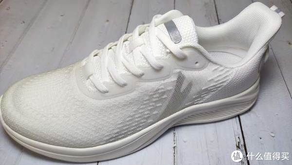 巴斯夫|带给你舒适感光变色体验,无中生有光变科技休闲鞋评测