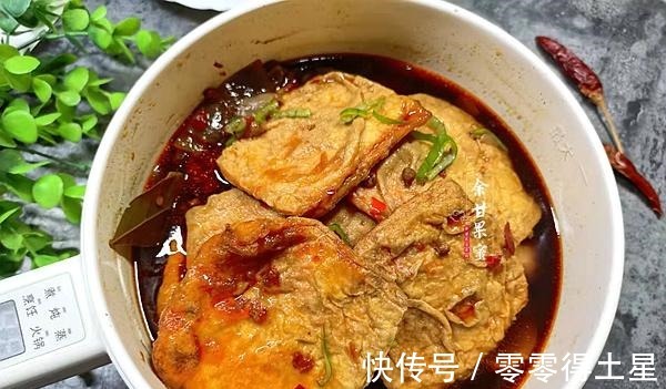 这道菜可香了,食材放锅里一煮一泡,大块吃着过瘾,鲜美爆汁!