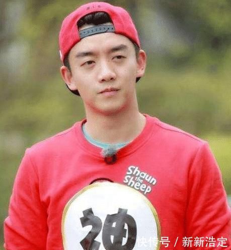 跑男上“最大牌”的藝人,不顧鏡頭公開玩手機,導演卻不敢吭氣