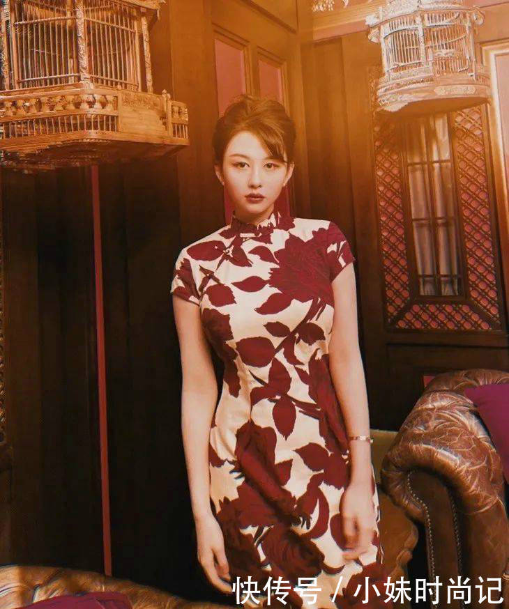 曲线|旗袍在每个女人身上都能大放异彩,衬托出你精致的曲线