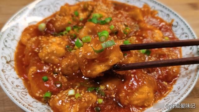  孩子不爱吃豆腐？这道“茄汁豆腐”肯定喜欢，外酥里嫩酸香开胃