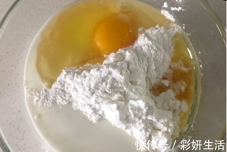 葡萄干|非常简单的小点心，酸奶糯米糕，甜而不腻，吃了还想吃