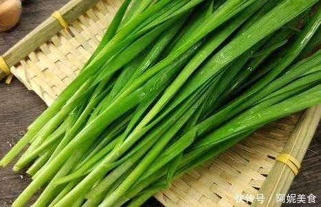 韭菜炒鸭血|韭菜别再炒鸡蛋,和此物一起炒,男女要多吃,补肾,减肥还美容!