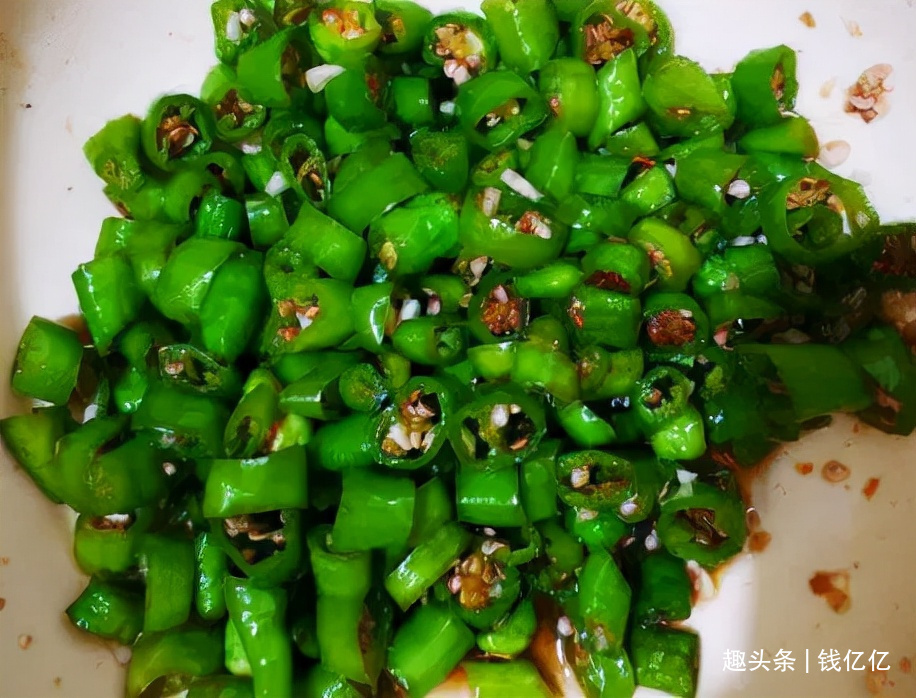 凉拌辣椒香脆鲜辣，拌面条下馒头怎么吃都好吃！