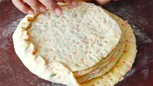 家里有面粉试试这样做,比馅饼简单,比包子好吃,我家一周做3次