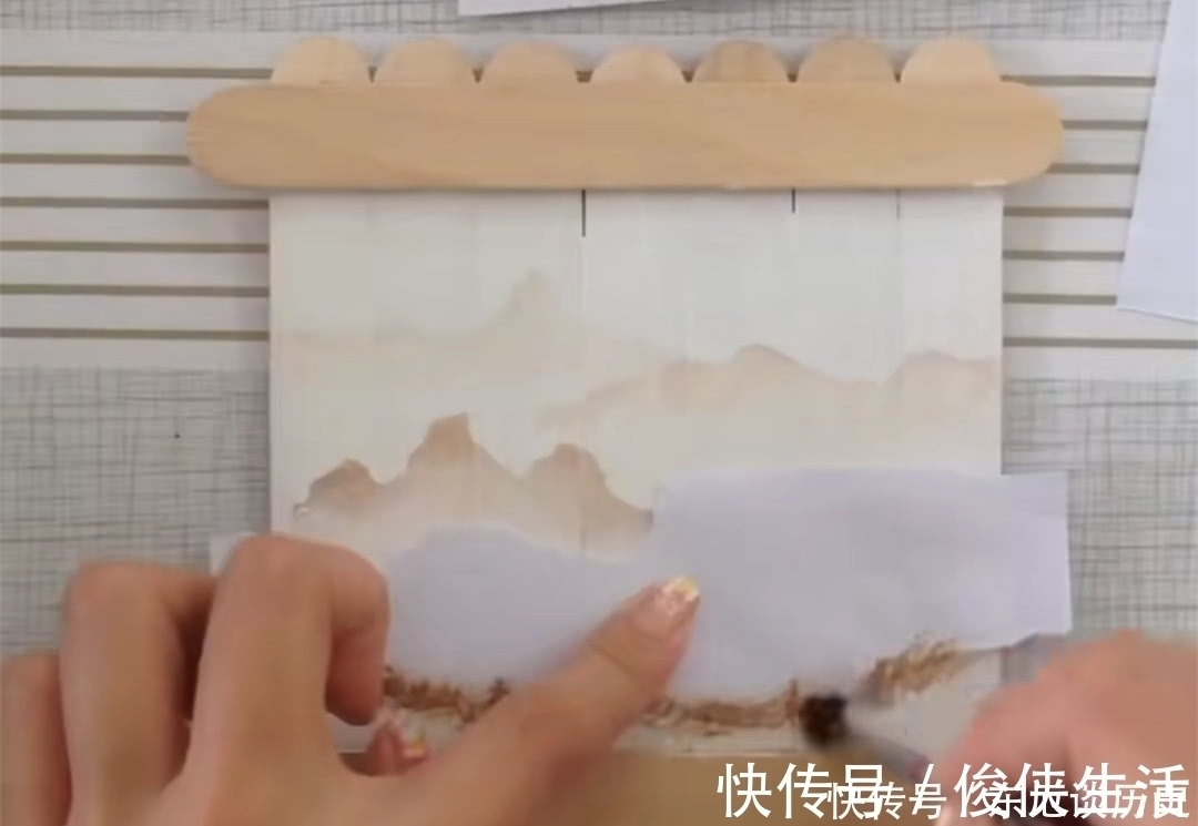 雪糕$美术生有多厉害?吃完的雪糕棍不扔,在上面随便画几笔,看到成品:真秀!