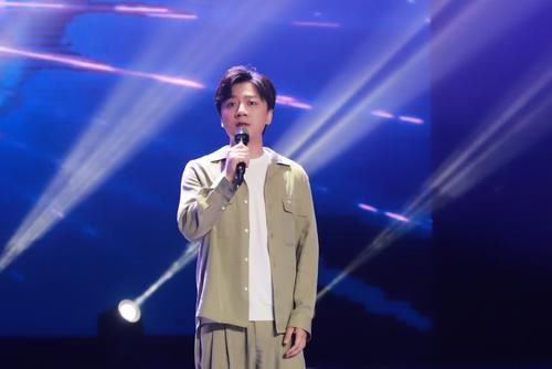 大叔|《好聲音》第四季總冠軍終于露面了，當年的大叔逆襲成了小鮮肉