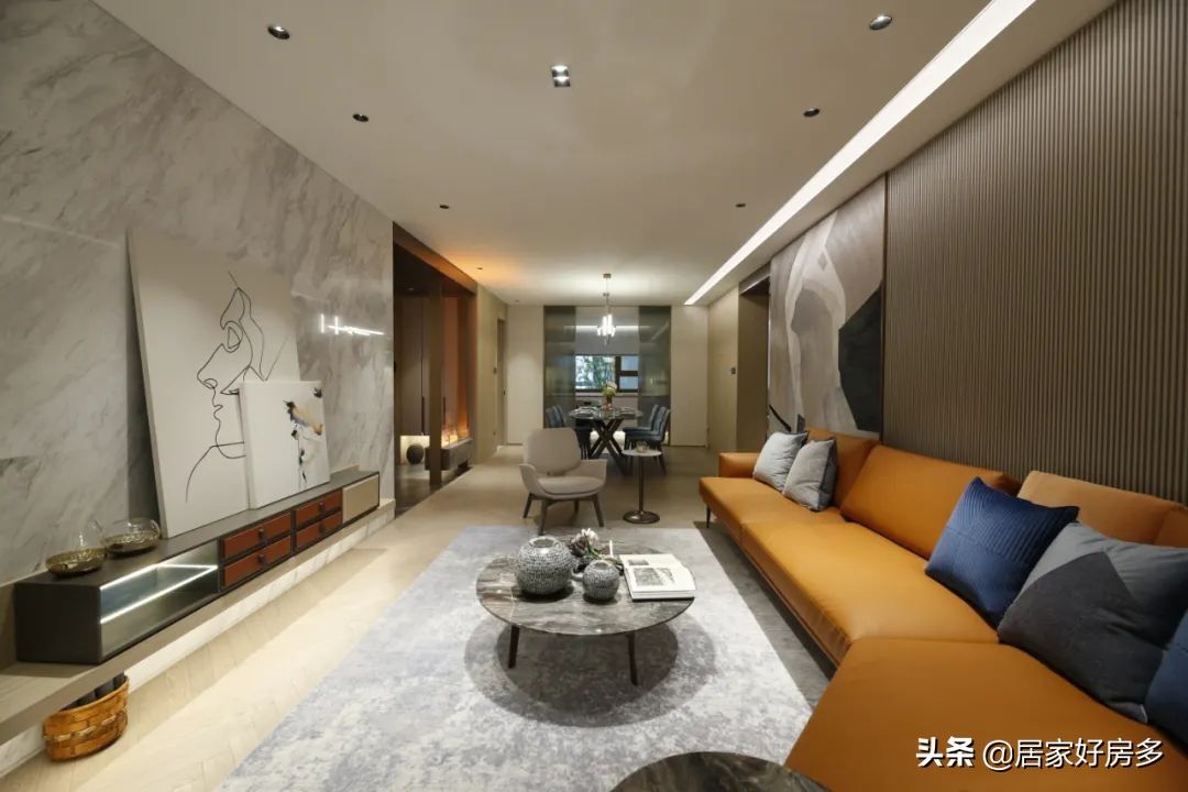伟峰|房子有价，精神无价。看，那个闪着光的伟峰