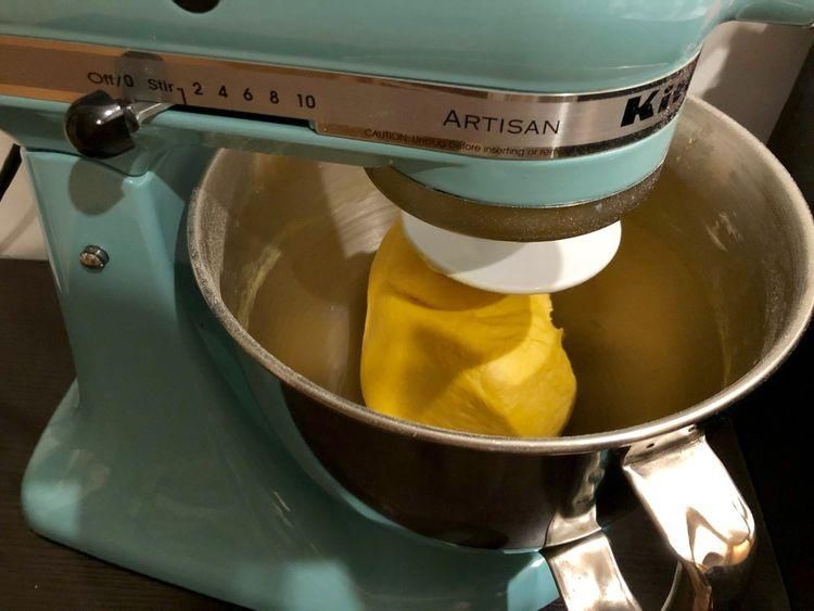 不用一滴水就做出来的南瓜吐司，金黄喧软，柔软好吃