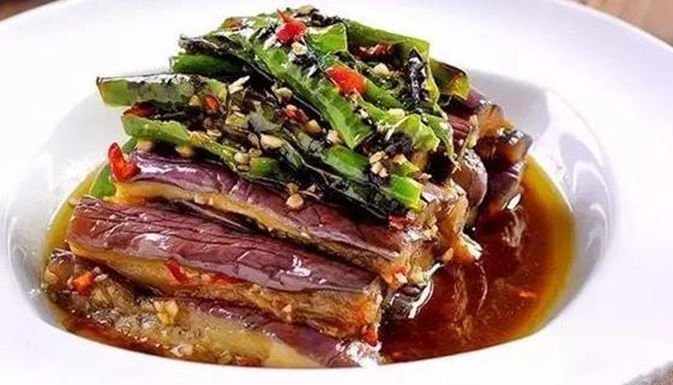 美食精选：香菇板栗鸡块，芹菜爆炒鸡胗，烧椒茄子，泡椒肥肠做法