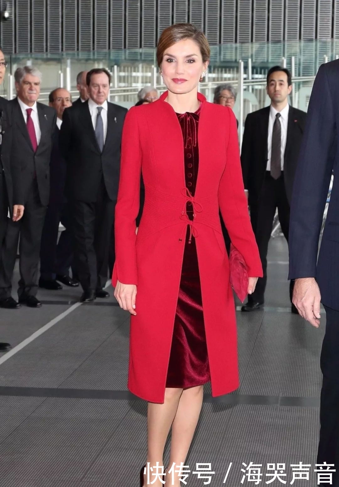 气质|跟西班牙王后学学怎么挑选大衣,一衣多穿,穿出优雅的气质