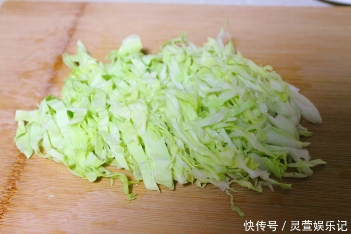 分钟|早上少睡10分钟做一盘炒面给孩子当早餐,简单、省事、营养、美味