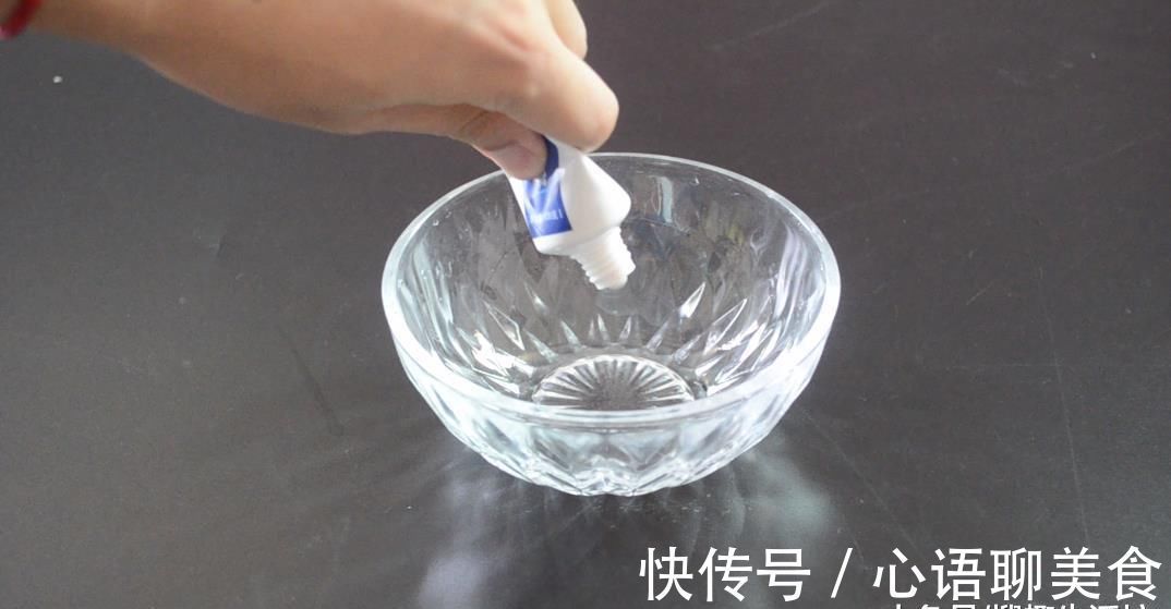 用蜡烛在电水壶上擦一擦太实用了, 解决了很多人的烦恼, 赶紧试试