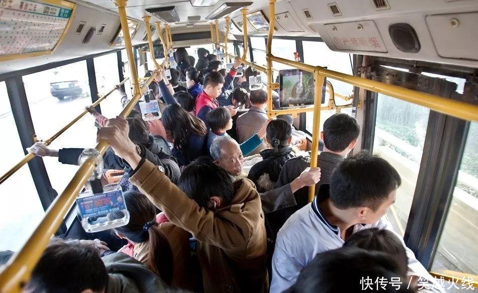 包包 女生们的包包里到底装了些什么东西经过我了解发现,真不一般