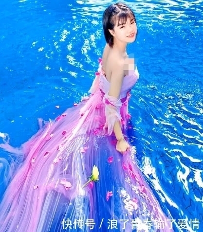 奇闻：新娘在泳池拍照，泳池里有异常，成片拍出惊艳画面