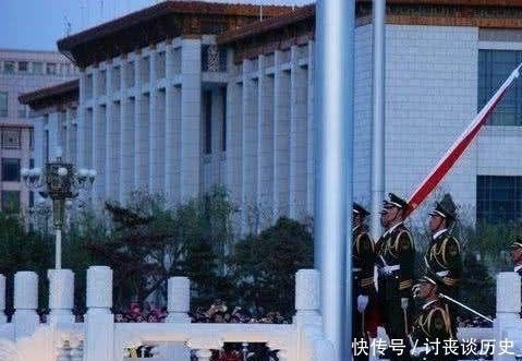 天安门升旗台下,为什么装了一个空调?退伍升旗手说出实情!