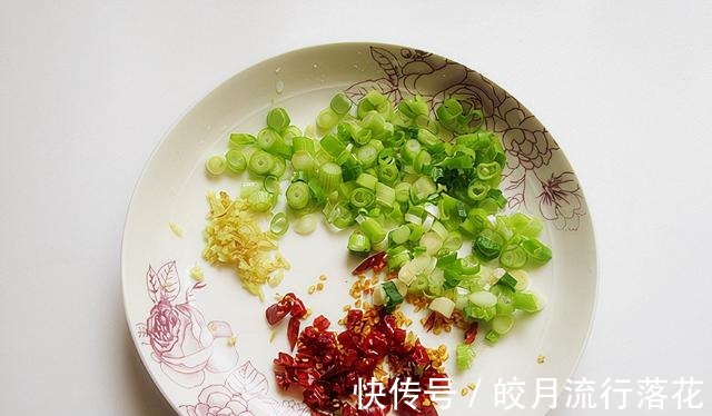 毛豆和雪莱的搭配，随便一炒就是一道下饭菜，入味好吃！