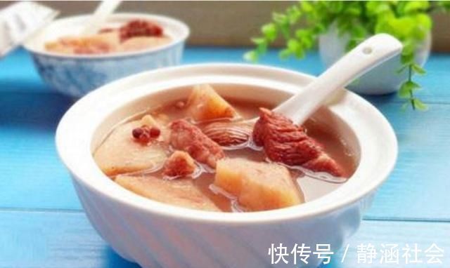 调料|炖骨头汤时,尽量别放这种料,不然毁了整锅汤,肉柴汤还难喝