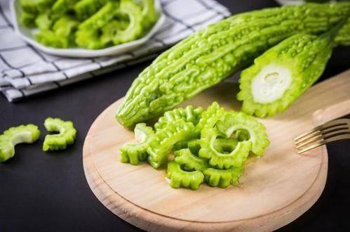 苦瓜|藏在身边的“天然胰岛素”，糖友敞开吃，或能稳定血糖、更健康