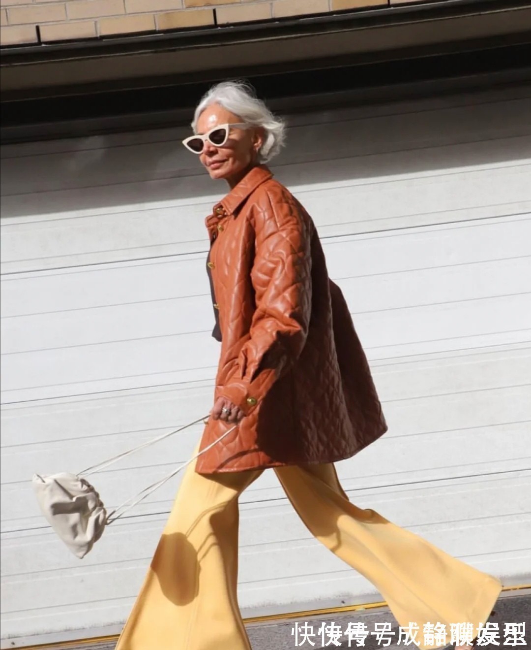 单品 年过六十也不放弃爱美?看看这位奶奶的洋气穿搭,时髦减龄又有范