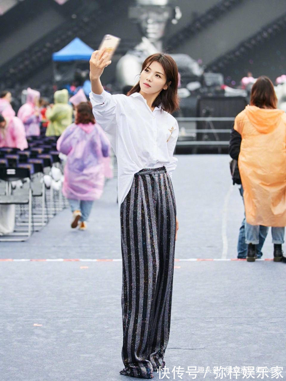 娃娃领 白衬衫+长裤原来还有这么多讲究!不同年龄段搭配出不同的味道