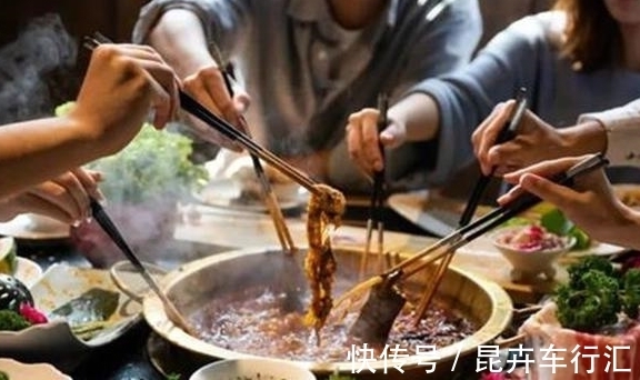 胃口|长大后没本事的孩子,吃饭时多半会有3个坏习惯,家长早纠正