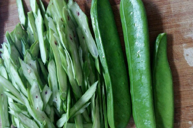 女性不愿被叫老太婆,多吃3种食物,能润肠排毒、延缓衰老