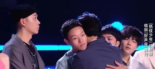 当廖昌永淘汰“小梁博”铁柯楠时，请注意李炎欣的表情，太真实了