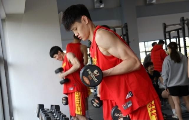 nb曾凡博不愿签约北京背后：否认出口转内销，首钢违背承诺想留人