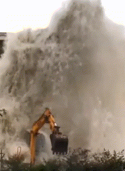 |幽默笑话:“看清楚喔!等会儿出来,别说我偷了你们的猴子!”……