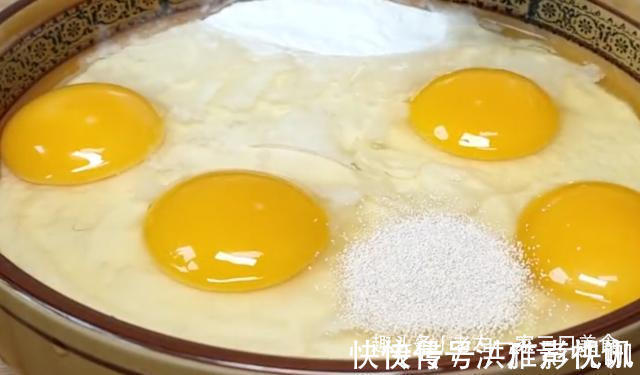 面粉别蒸馒头了，教你面包最好吃做法，松软拉丝，出锅瞬间被抢光