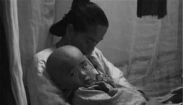 亲情|在溥仪回忆录中，他对任何家人都不掺杂亲情，唯独对这个外人例外