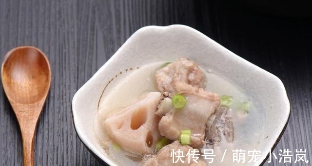 炖莲藕，为何总是炖不烂？教你一招，炖出来的莲藕香甜又软糯