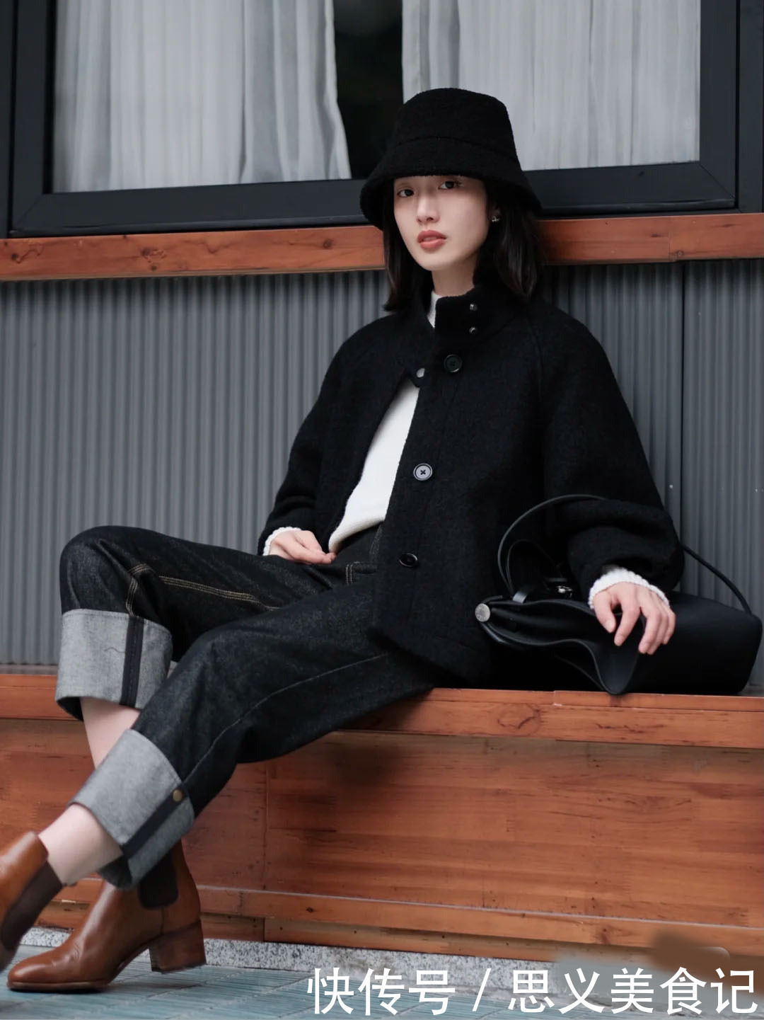 黑色羽绒服+这5条裤子,时髦高级很显瘦