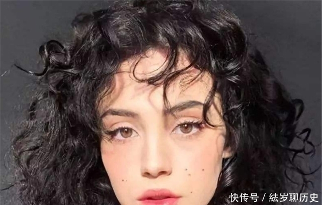 齐耳|女人过了40岁,如果你有白头发,少留这3种“发型”,显老没气质