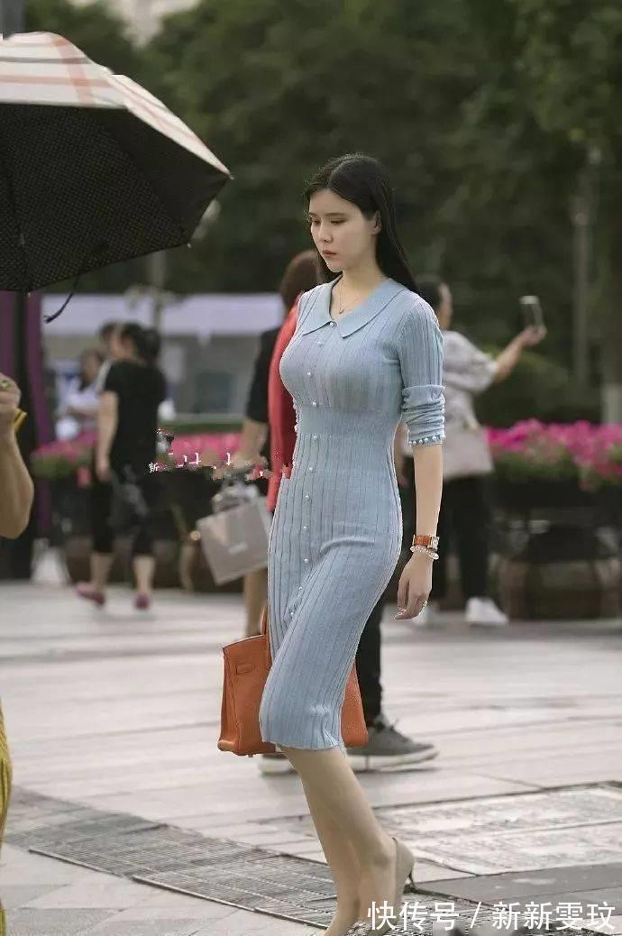高跟鞋|黑色T恤搭配牛仔短裤，时尚简约有气质，穿出魅力十足的时尚感
