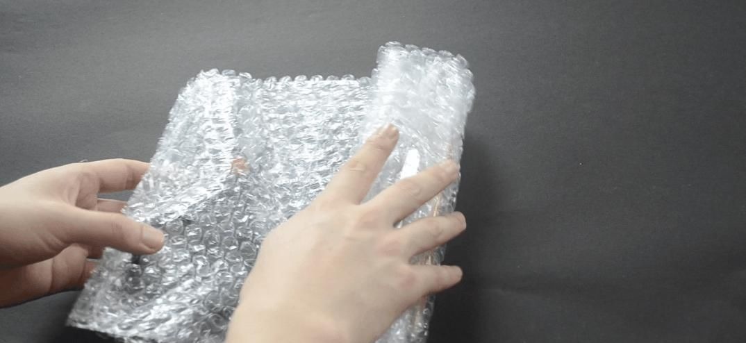 快递箱里的气泡垫别扔了, 没想到它作用这么大, 家家户户用的到