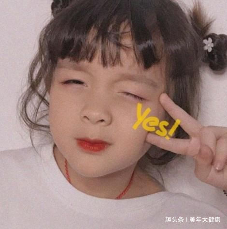 初潮|女孩子几岁“来月经”算合格医生“这岁数”才正常，请别忽视