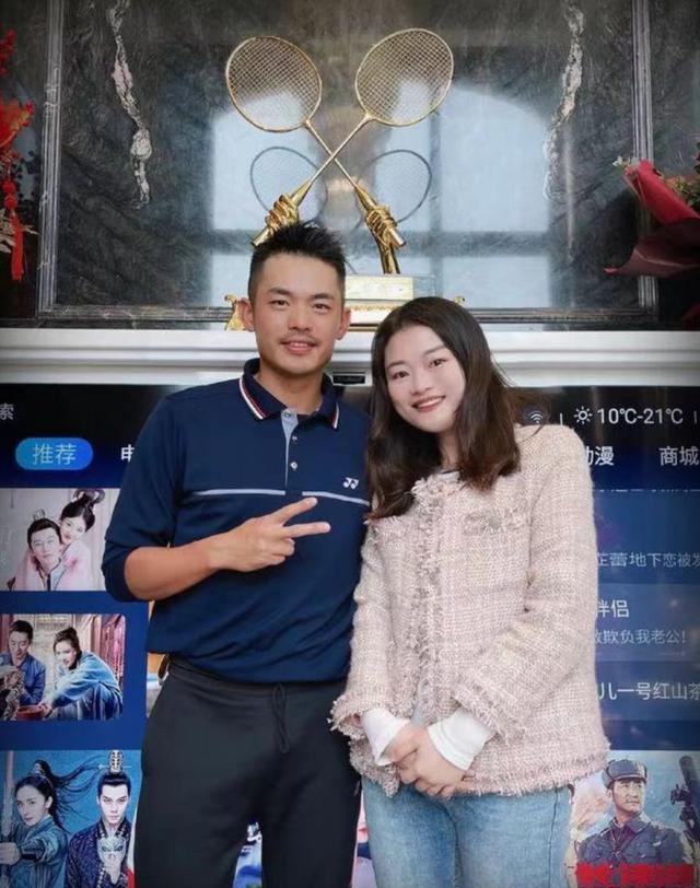 奢侈|林丹7000万别墅曝光!内部装修如宫殿,与女粉丝合影,动作绅士