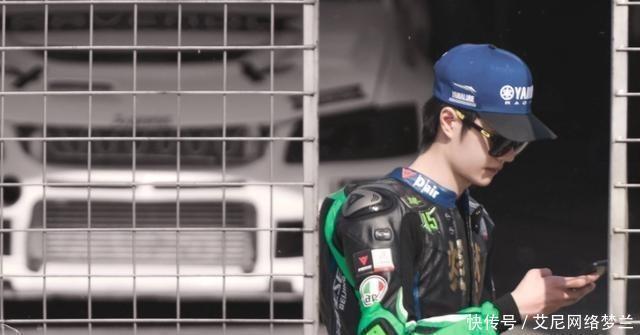 王一博学会断句不奇怪节目组拿出看家本领,他的眼神更明目张胆