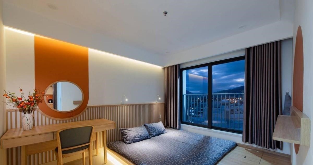 上下铺|78㎡“去客厅化”,扔掉沙发靠墙打5cm高地台,一家5口越住越宽敞