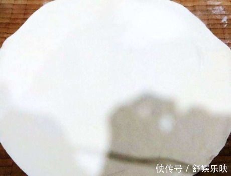 烙饼时,有人加鸡蛋,有人烫面老板教你正确方法做,太香了