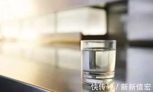 体重|喝水减肥法正确的喝水方法,一周让体重降2斤