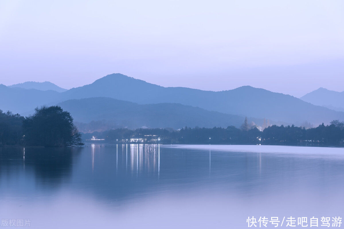 血色|在巴丹吉林沙漠深处，藏着一个神秘迷人的血色湖泊，妖异又美丽